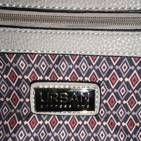 Urban Expressions crossbody bag, great size and zipper closure - Picture 4 of 6